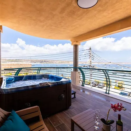 Luxury 3-bed Seafront Apt-mellieha Bay-jacuzzi * Is-Sellum