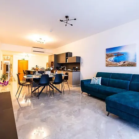 Luxury 3-bed Seafront Apt-mellieha Bay-jacuzzi Is-Sellum