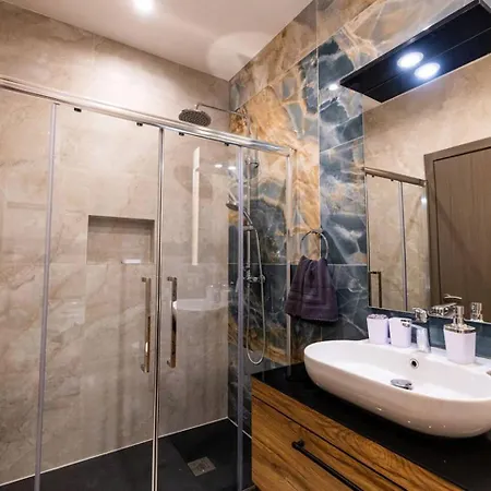 Luxury 3-bed Seafront Apt-mellieha Bay-jacuzzi *
