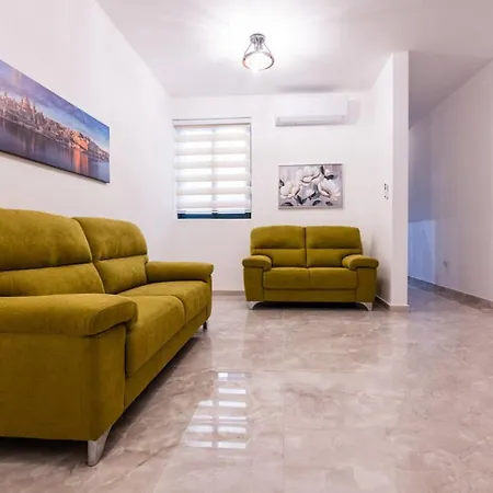Apartment Luxury 3-bed Seafront Apt-mellieha Bay-jacuzzi Is-Sellum