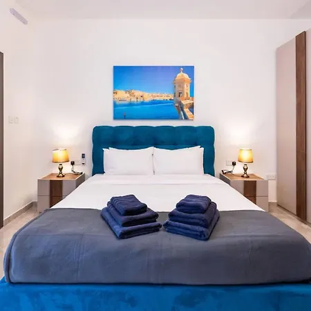 Luxury 3-bed Seafront Apt-mellieha Bay-jacuzzi *