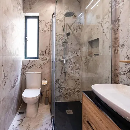 Luxury 3-bed Seafront Apt-mellieha Bay-jacuzzi Apartment