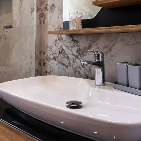 Luxury 3-bed Seafront Apt-mellieha Bay-jacuzzi Is-Sellum