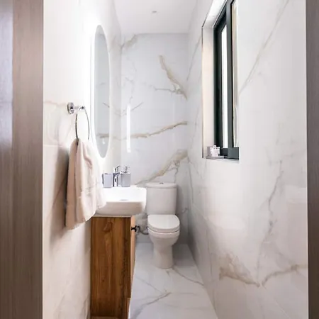 Apartment Luxury 3-bed Seafront Apt-mellieha Bay-jacuzzi Is-Sellum