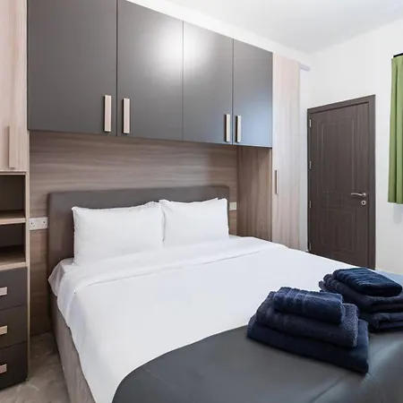 Luxury 3-bed Seafront Apt-mellieha Bay-jacuzzi Apartment Is-Sellum