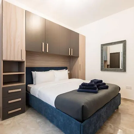 Apartment Luxury 3-bed Seafront Apt-mellieha Bay-jacuzzi