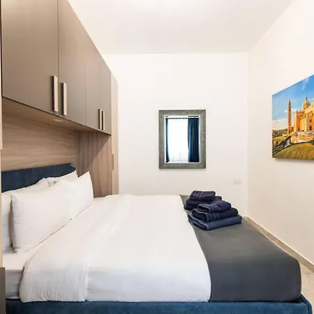 Apartment Luxury 3-bed Seafront Apt-mellieha Bay-jacuzzi