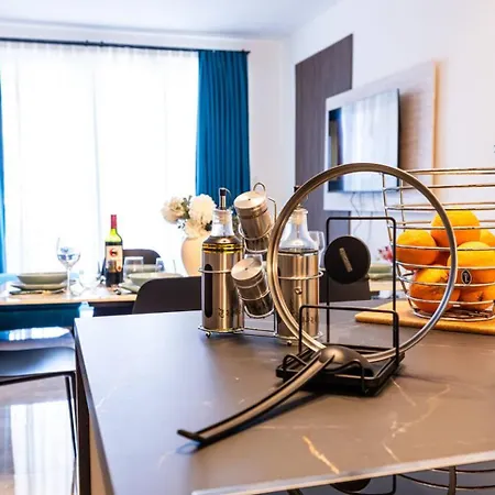 Luxury 3-bed Seafront Apt-mellieha Bay-jacuzzi Apartment