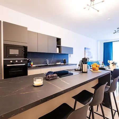 Luxury 3-bed Seafront Apt-mellieha Bay-jacuzzi