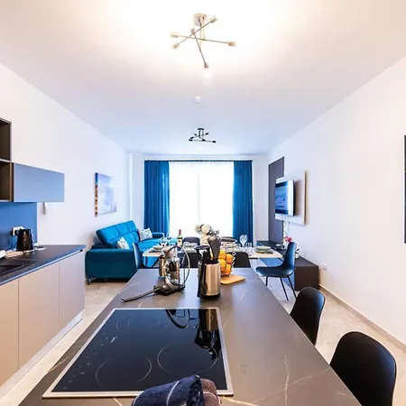Luxury 3-bed Seafront Apt-mellieha Bay-jacuzzi Apartment