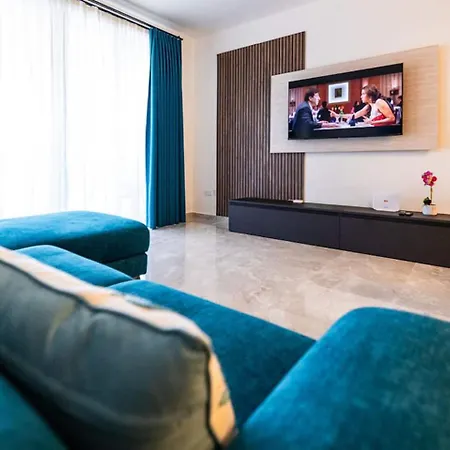 Luxury 3-bed Seafront Apt-mellieha Bay-jacuzzi * Is-Sellum