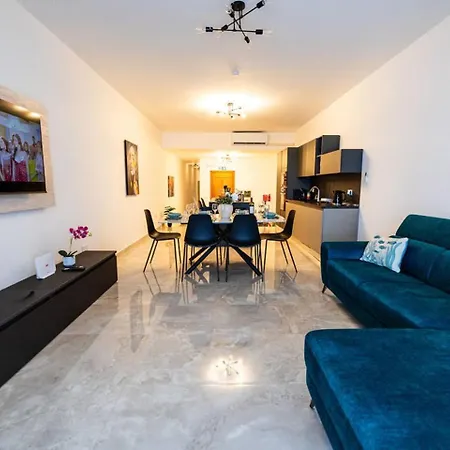 Luxury 3-bed Seafront Apt-mellieha Bay-jacuzzi Apartment *