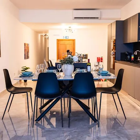Apartment Luxury 3-bed Seafront Apt-mellieha Bay-jacuzzi Is-Sellum